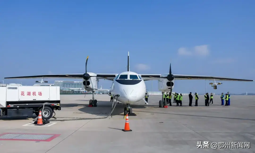 湖北新舟60增雨机在花湖国际机场首次探测飞行  -图2