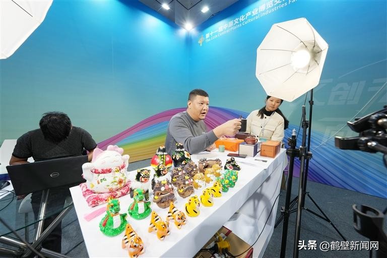 中原文博会：人潮似浪欢声涌 展品如星妙意留  -图2