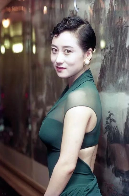 奇怪现象？李连杰两个女儿不像利智，赌王两个女儿被说像利智  -图5